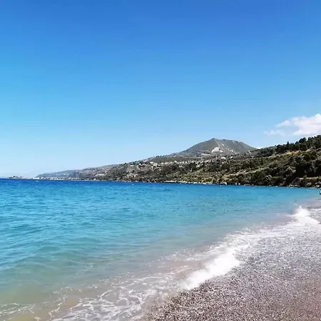Beachside Haven - Private Garden & Views Holiday home *