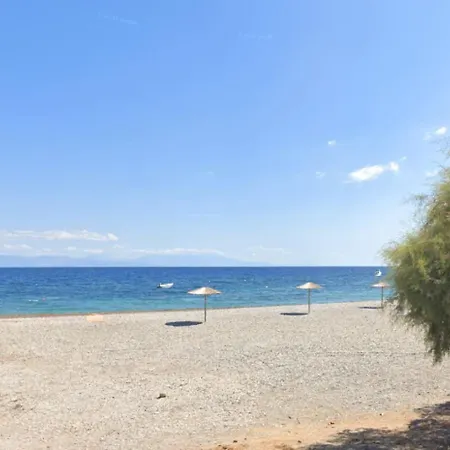 Beachside Haven - Private Garden & Views Diakopto