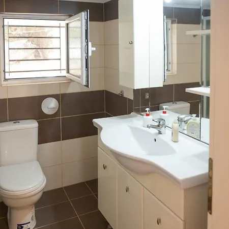 Beachside Haven - Private Garden & Views *