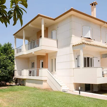 Beachside Haven - Private Garden & Views Diakopto
