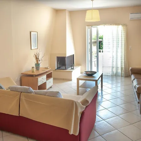 Beachside Haven - Private Garden & Views